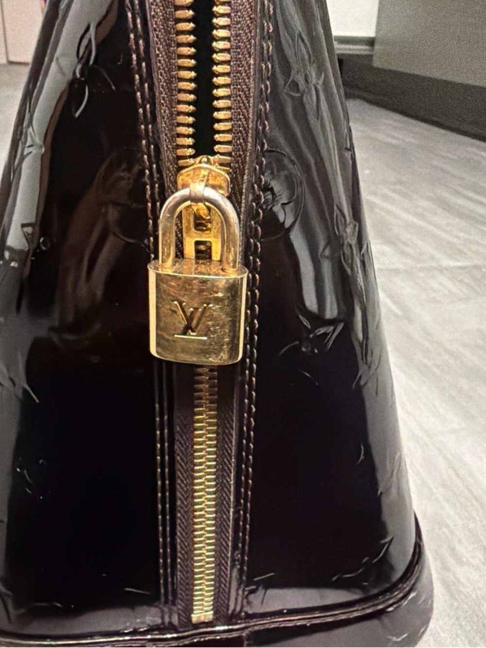 Louis Vuitton Vernis Alma PM Satchel in Deep Burgundy Patent - Picture 3 of 5